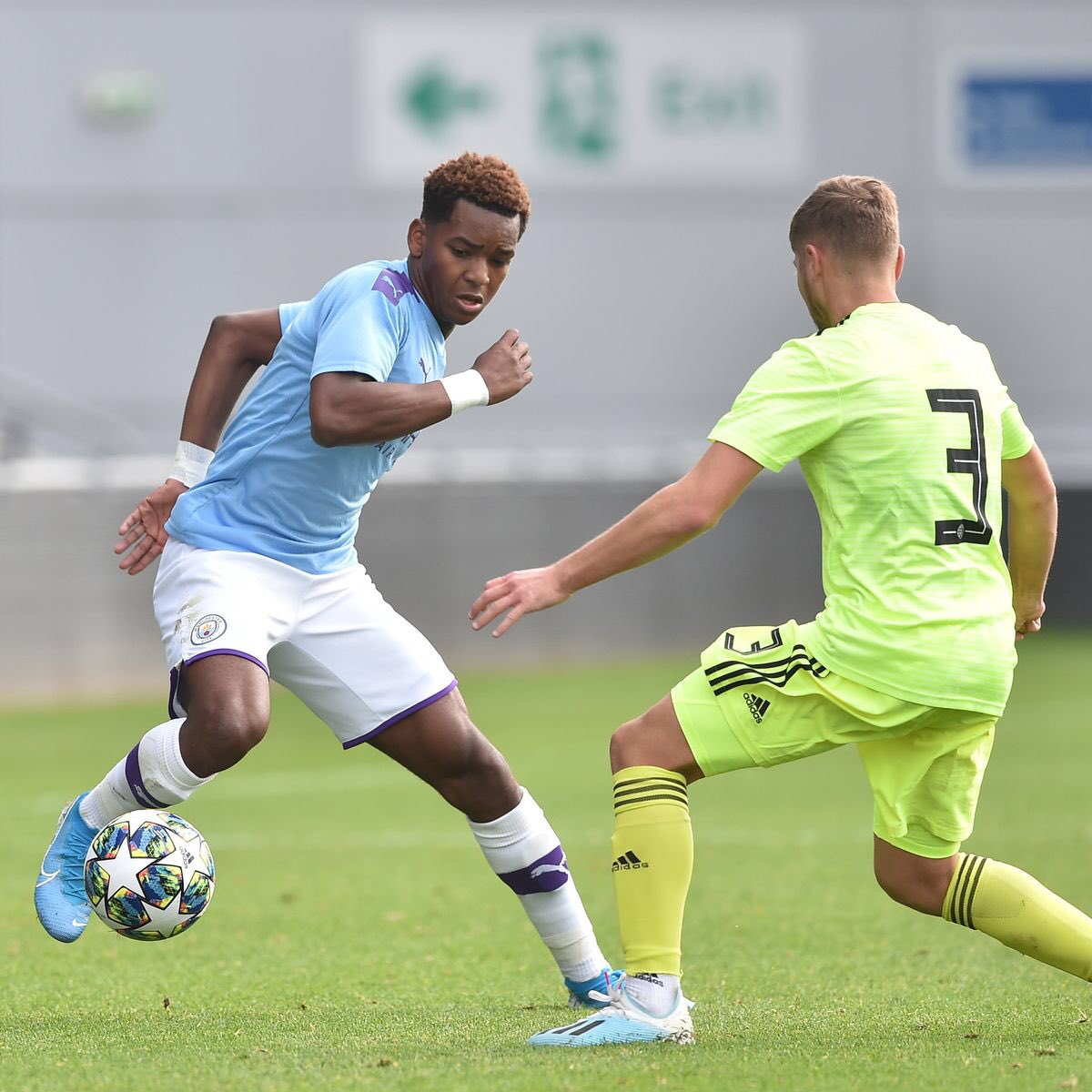 He’s a dangerous player. Likes to go directly at the opponent. He can whip in dangerous crosses as well as have a VERY nice shot when cutting onto his right foot, as he has done many times.Reminds me of young Memphis Depay at PSV. Not only on the field but even off it.