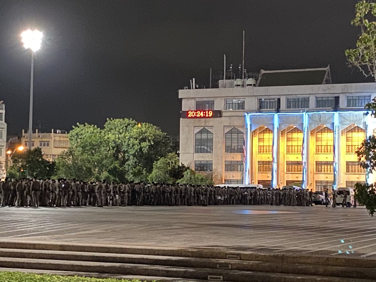 มันต้องยกขบวนตำรวจมาเยอะขนาดนี้เลยหรอ 5555555555555555555555555555555555555555555 ว่าซั่น เจ้าหน้าที่ประเทศกุ

#ขีดเส้นตายไล่เผด็จการ
#ประชาชนปลดแอก