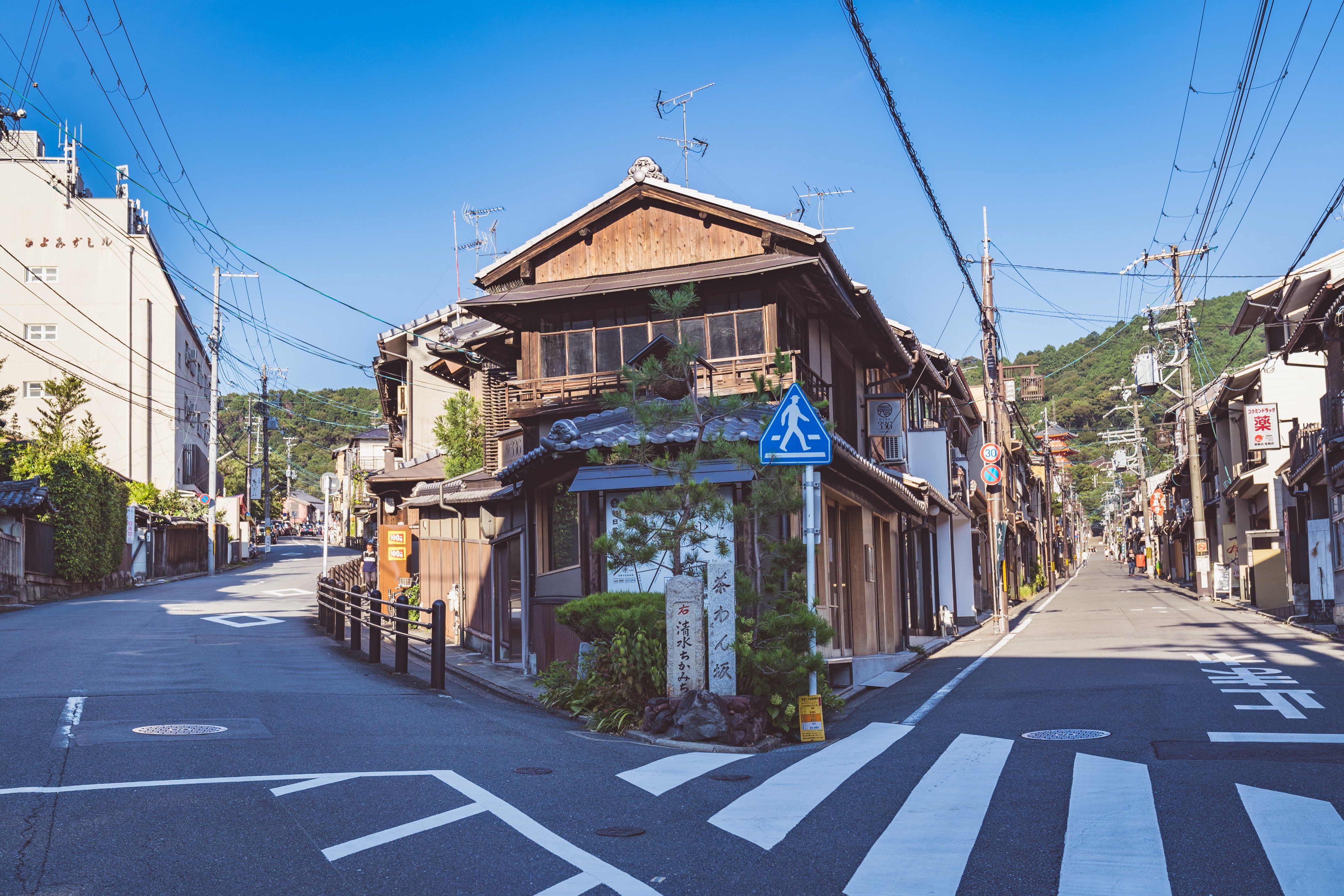 京都ゲストハウスひつじ庵 日本全国のy字路好きの皆さん ここって京都のy字路のなかでトップクラスのy字路なんじゃないですかね Y字路 T Co 6uqxls9yku Twitter