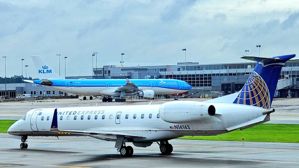 NextTripPodcast's tweet image. Alright #avgeek #nonrev's. Answer this question. You know "you work for an airline if"
Here's some:
- You say "its Friday!" on Sunday
- you think the capital of Japan is Narita
- its dark outside when you come to work and leave work
@tcrookairways @nomid16
@markSuriarte? Retweet