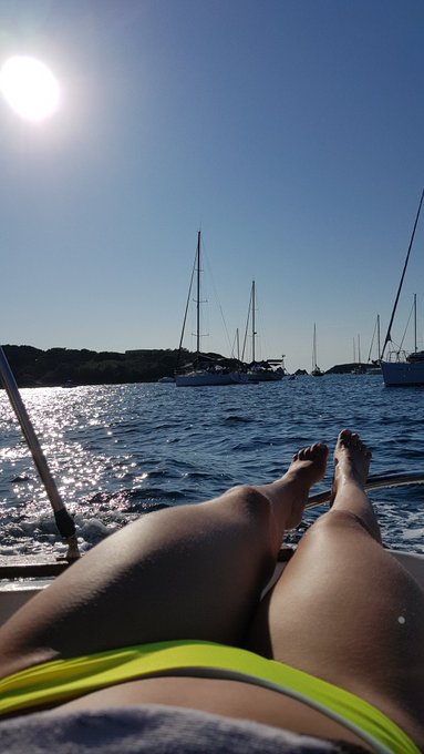 Bonne apr&egrave;s-midi mes chocos ! #feetfootish #feetbeautiful #feetlover #feetaddiction #feet #GoodVibes<a href="/tag/feetfootish"class="tags">#feetfootish</a><a href="/tag/feetbeautiful"class="tags">#feetbeautiful</a><a href="/tag/goodvibes"class="tags"><span>#goodvibes</span></a><a href="/tag/feet"class="tags"><span>#feet</span></a><a href="/tag/feetlover"class="tags"><span>#feetlover</span></a><a href="/tag/sundaymotivation"class="tags"><span>#sundaymotivation</span></a>