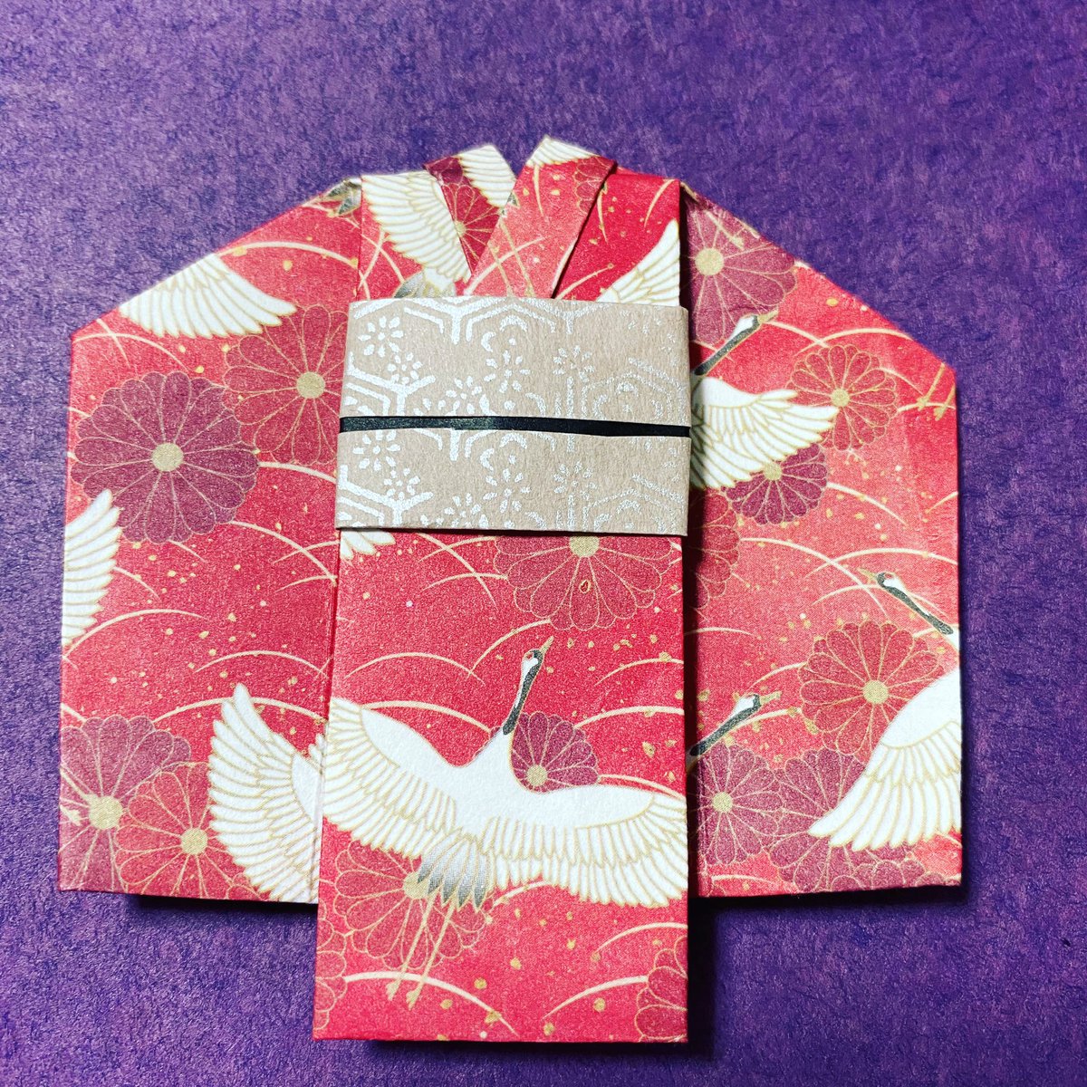 Yoko V Twitter 229 366 Kimono From Dressed Up Doll Designed By Hojo Hisako 着せ替え人形 北條久子 から着物だけ 鶴模様の折り紙を折り友にもらったので 着物にしてみました ちょうど裾に鶴が舞うように出て いい感じになりました 366origamichallenge Origami