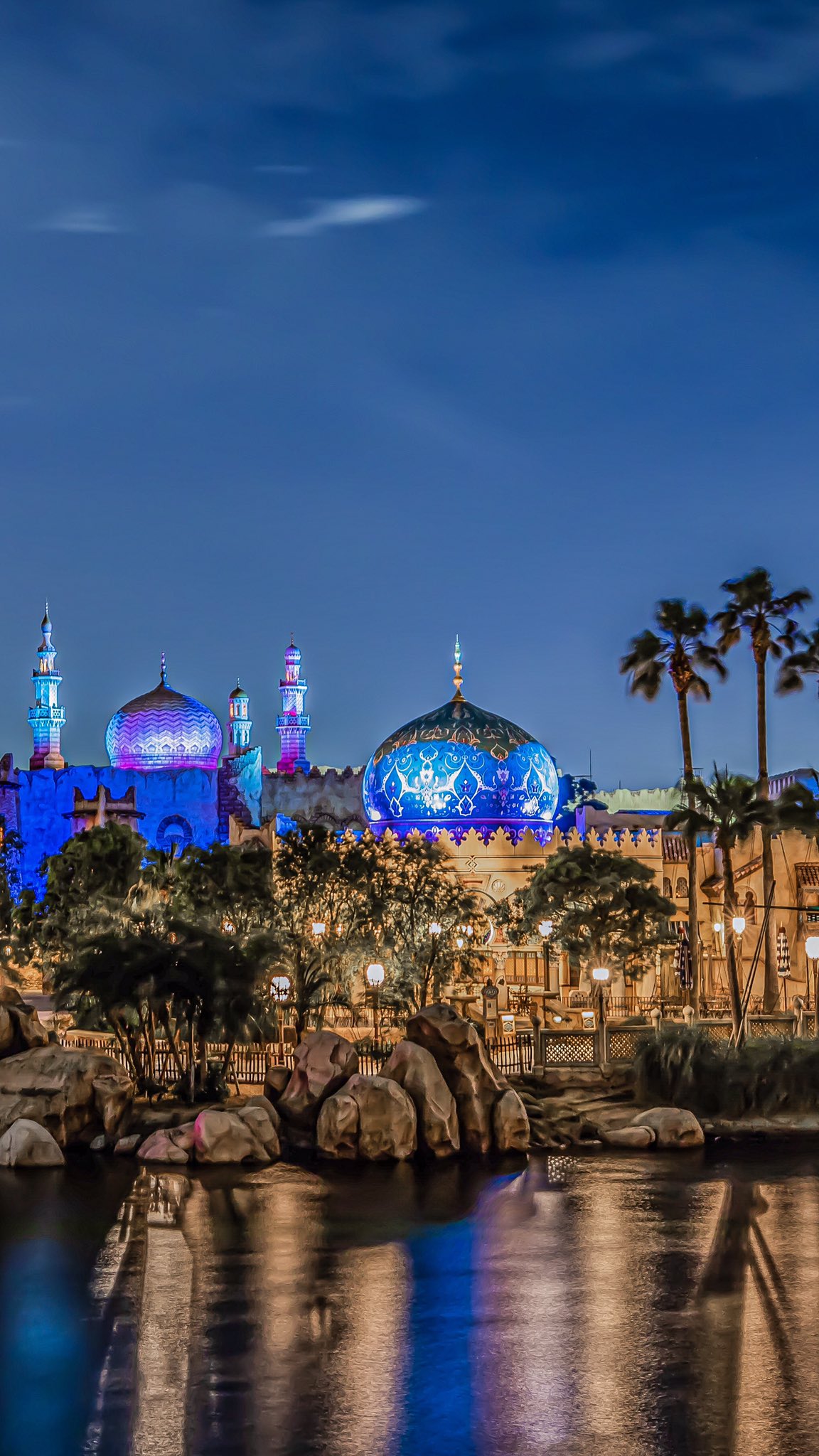 Remi 縦で切り取る東京ディズニーシーの夜景 タップしてご覧いただけると嬉しいです Remi 縦で切り取る東京ディズニーシーの夜景 タップしてご覧いただけると嬉しいです