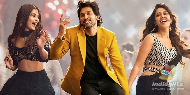 TrivikramWORDS's tweet photo. Its 6:30PM Folks, how many of you are watching #AlaVaikunthapurramuloo ? in @GeminiTV
HD !! #BLOCKBUSTERAVPL
@GeethaArts
@haarikahassine https://t.co/9rNzOMJui0