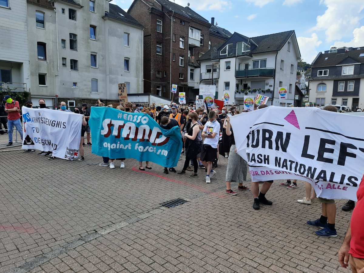 HansWernerSinn1's tweet photo. Die #FCKAFD hat versucht den Kommunalkampf im beschaulichen Ennepetal zu eröffnen, es kommen aber nur bunte Bündnisse um ihnen die rote Karte zu zeigen.
Faschisten will hier keiner sehen.
#ENSSQ https://t.co/rty2YATQd0