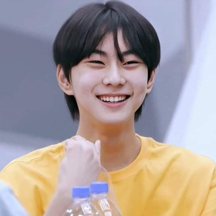 starfess's tweet photo. -hi 
Yang Jungwon           Yang Jeongin 
https://t.co/PbDwB98ZSH