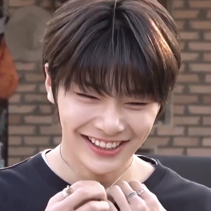 starfess's tweet photo. -hi 
Yang Jungwon           Yang Jeongin 
https://t.co/PbDwB98ZSH