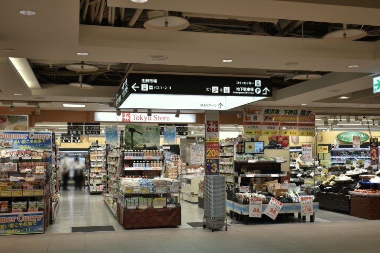Ito On Twitter 相鉄ジョイナス地下のモアーズ側奥にある 東急ストア横浜地下街店 往年の ダイヤモンド地下街 の名残を今なお店名に留め 常に変わりゆく横浜西口における生き字引のようになっている Https T Co Yrtdfxntkg Twitter