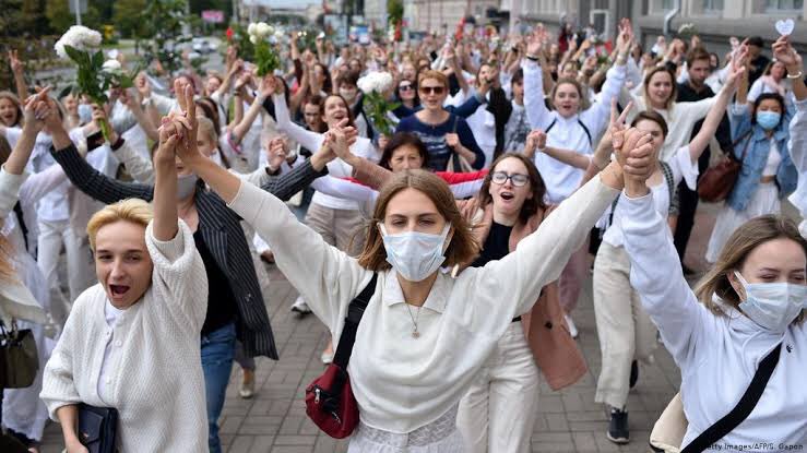 firstladyship's tweet photo. Across the world, from Belarus to Lebanon, to Bangkok. Millions are on the streets, demanding constitutional reforms, resignation of irresponsible govts &amp; monarchs

In Nigeria, Buhari has refused to sign the all important “Electoral Bill”

Protests is the HALLMARK of democracies. https://t.co/Vs8Ex6nKsr
