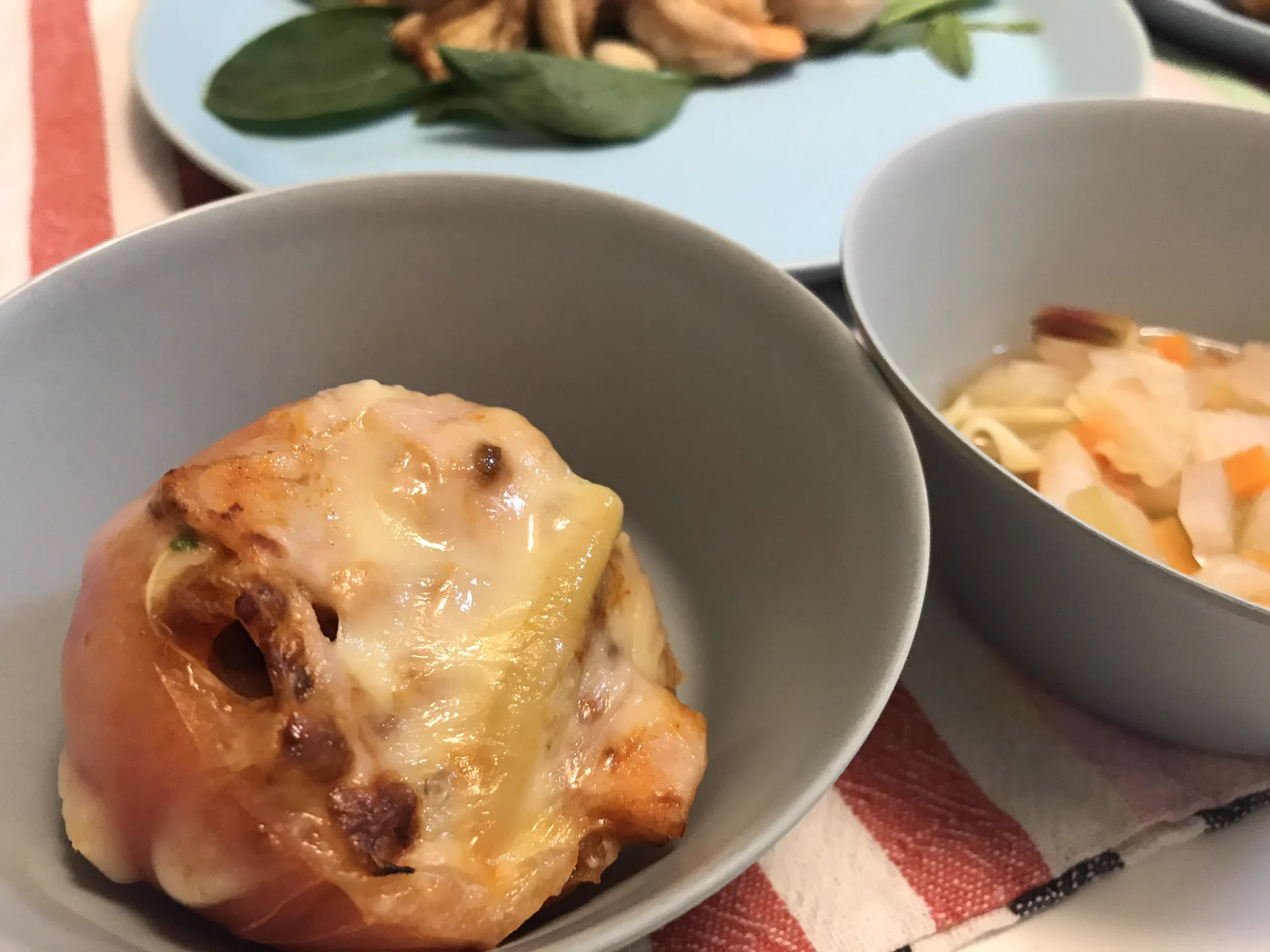 @DietMan40 早速お夕飯に作りました🍅
茹でたマカロニとミートソースをブロッコリースプラウトと和えてチーズ！焼くだけ！子供に好評です。次回は大人用にタコスミートでも作ってみます☺️ 