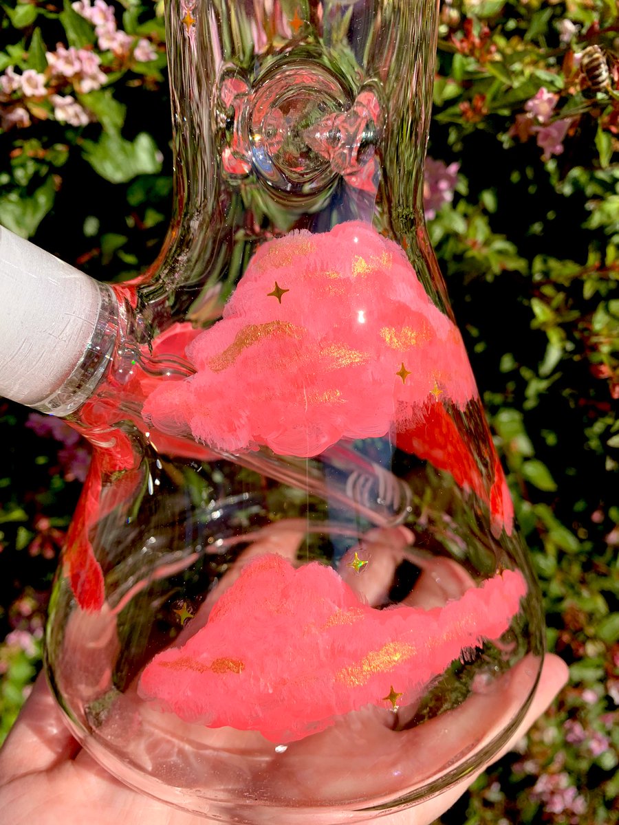 IndigoBonesArt's tweet photo. Wake 'n Bake and get yourself one of these dreamy waterpipes 💗✨ https://t.co/iAF1NuTzqO