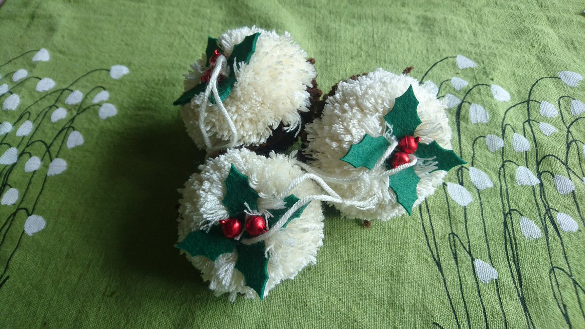 speckled_the's tweet photo. 🎄Christmas decorations 🎄
Christmas pudding pom pom -£3.50 https://t.co/qaU318KipD