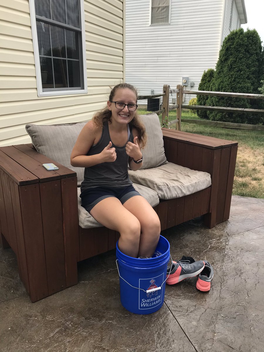 Paintapples5's tweet photo. ICE ICE BABY! .. WTG @Kaitlyn1150 on getting you Sunday Run in before the Storm and Work .. #XC2020 #SEINORYEAR #SHEWILL https://t.co/5Q9Ob8xaBc
