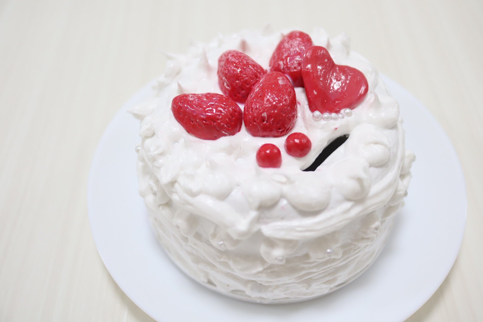 めんきち 自由研究 紙粘土でケーキ貯金箱を作りました 親が手を出してはいかんので 私が横で先行して作ることで作り方を教えました 結果あまり技術に差が出ないという 左が私 右が娘の作品です 紙ねんど 紙粘土 工作 アイデア貯金箱 T めんきち 自由研究 紙粘土でケーキ貯金箱を作りました 親が手を出してはいかんので 私が横で先行して作ることで作り方を教えました 結果あまり技術に差が出ないという 左が私 右が娘の作品です 紙ねんど 紙粘土 工作 アイデア貯金箱 T