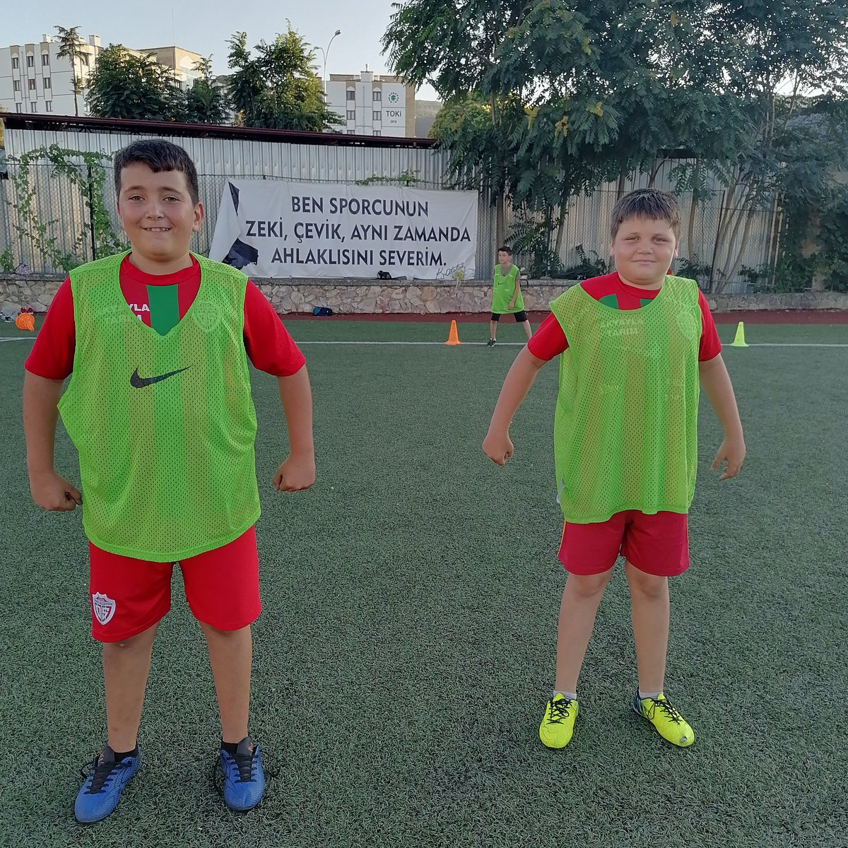 Top geçmesin dedik, Duvar oldular 👊

#Gelecek 🇧🇬🙏