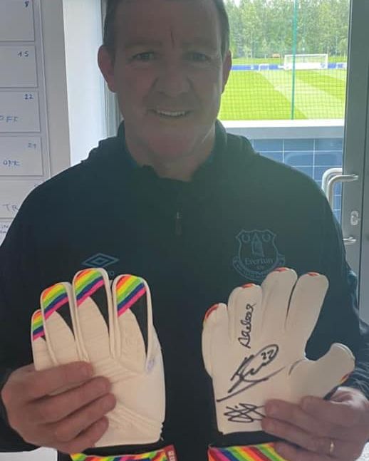 gkicon's tweet photo. It's great to see so many legends of the game getting involved and signing our NHS gloves! 

#NHS #Football #Soccer #Goalkeeper #Legend #GKICON #ForTheNextGeneration https://t.co/ZbpxbmhfyB