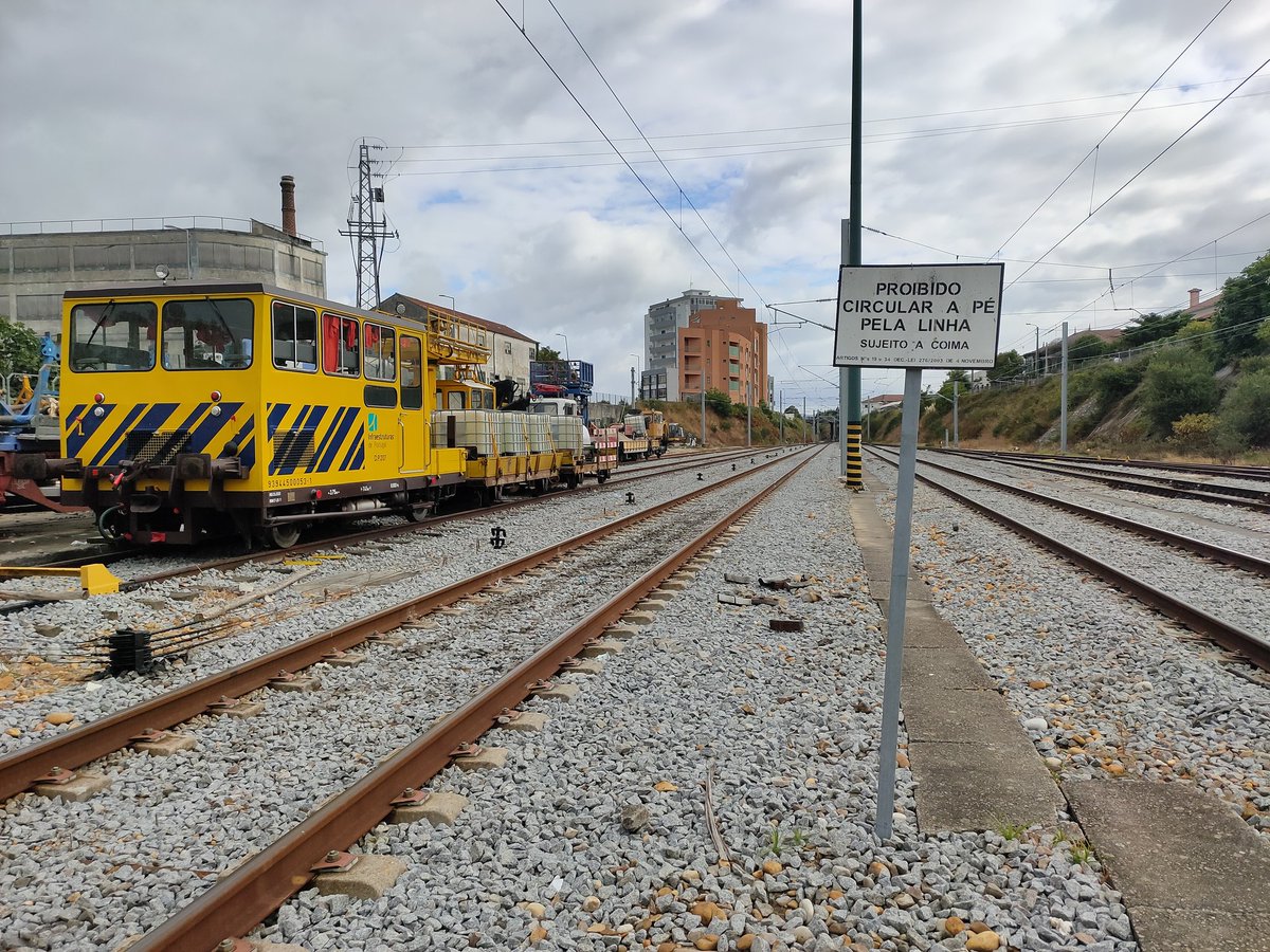 lejeunedutrain's tweet photo. Une bonne petite journée, on va rentrer à la maison pour commencer ! #TrenCelta #INT421 #ComboiosdePortugal #RENFE #surlequai https://t.co/DBjyCwpdj7