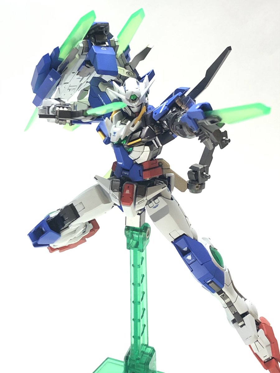 Ssr Pa Twitter Rg エクシア リペア グラハムガンダム 完成しました 綺麗な写真撮れず無念 もうちょっとがんばります ガンプラ ガンプラ改造