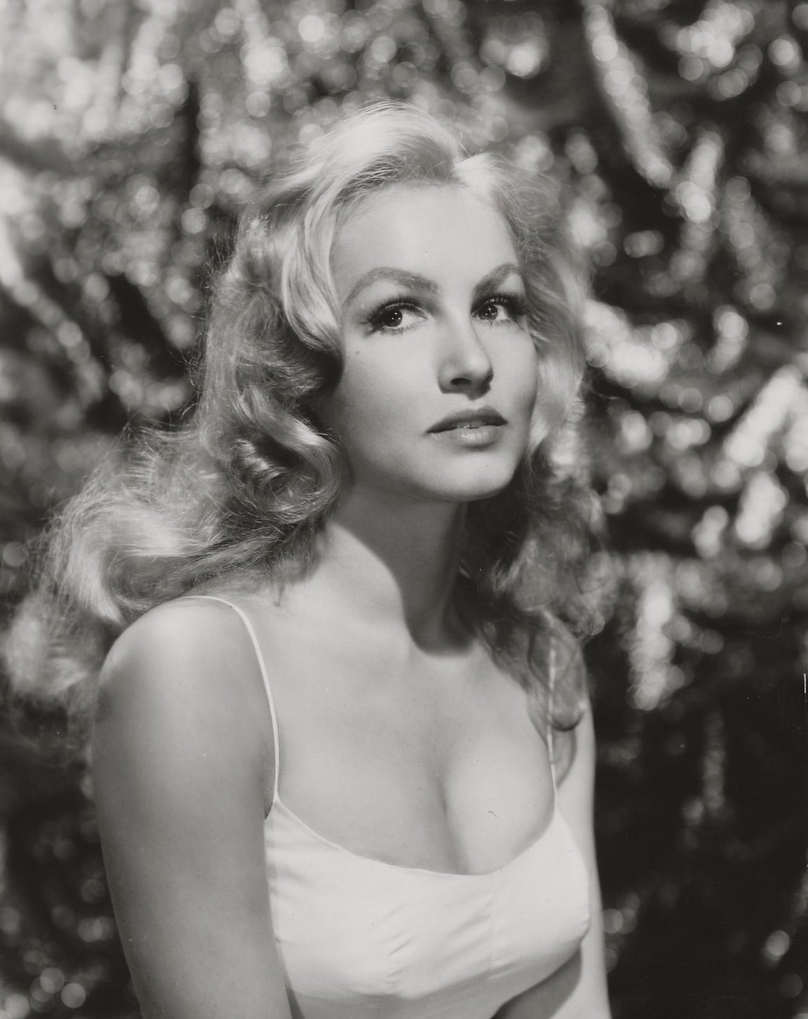 Happy birthday Julie Newmar   