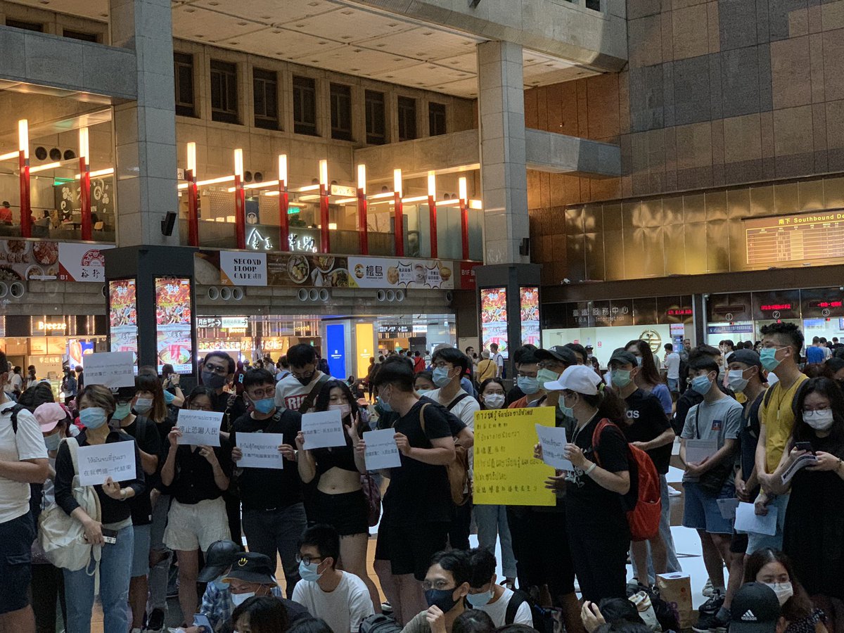 nutmh's tweet photo. Greeting from Taipei #MilkTeaAlliance #ไทเปจะไม่ทน https://t.co/VVhWJc7ZnU