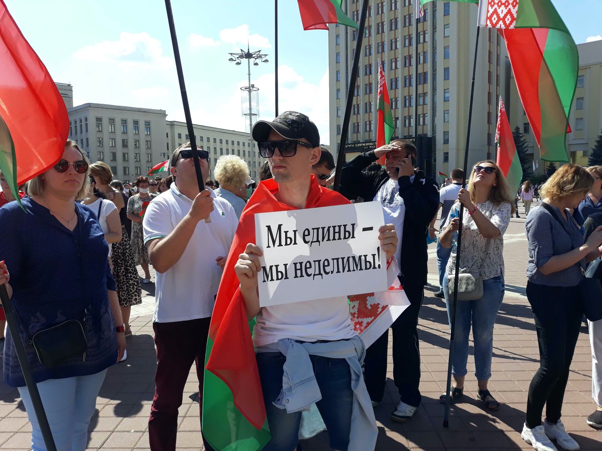Pro-Lukashenka's rally is happening in Minsk. It is on the same place were the opposition Freedom March had to happen, but 1.5 hours later. Many people were brought by bus and trains. However, the rally doesnt look so impressive as we expected.