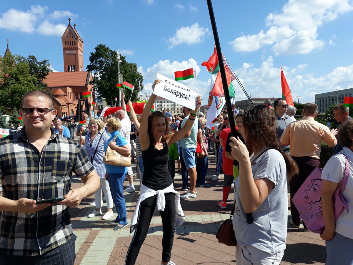 Pro-Lukashenka's rally is happening in Minsk. It is on the same place were the opposition Freedom March had to happen, but 1.5 hours later. Many people were brought by bus and trains. However, the rally doesnt look so impressive as we expected.
