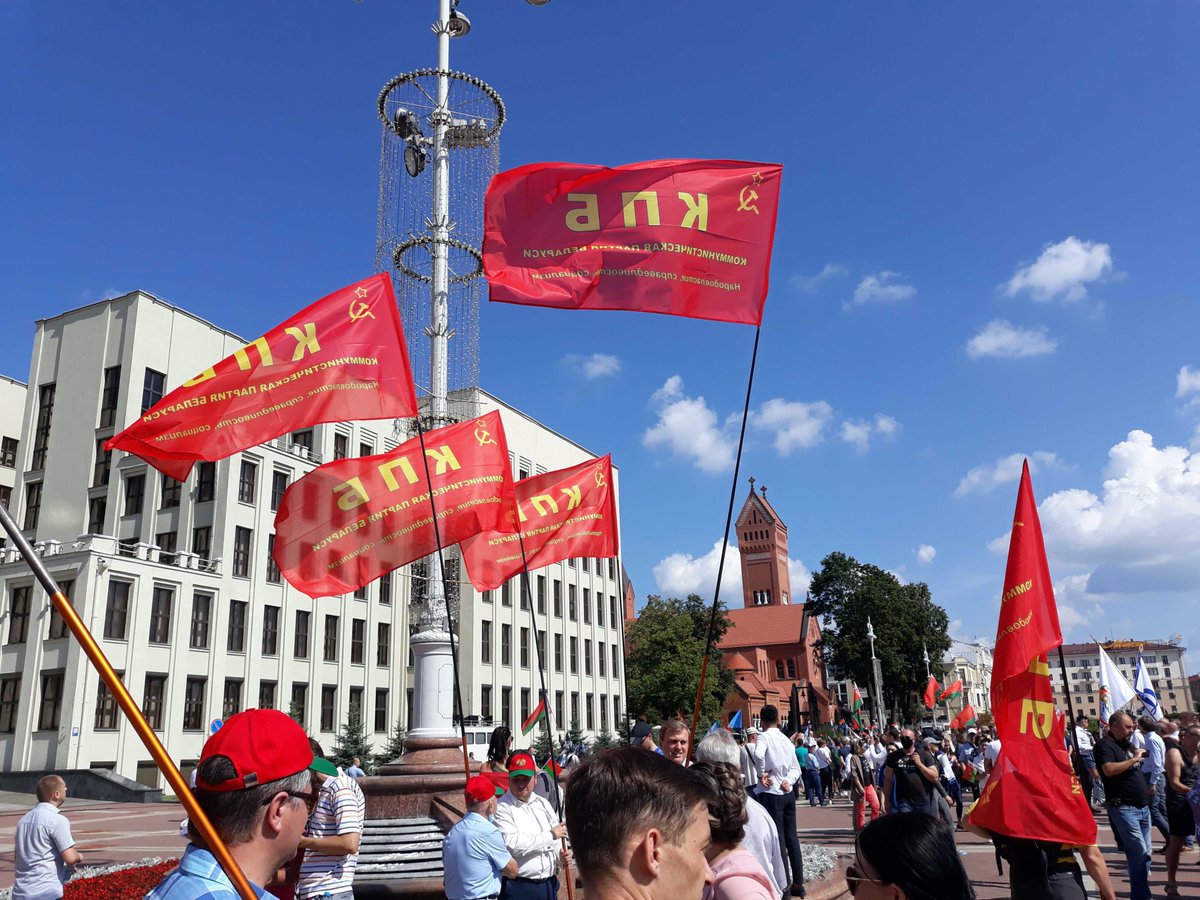 Pro-Lukashenka's rally is happening in Minsk. It is on the same place were the opposition Freedom March had to happen, but 1.5 hours later. Many people were brought by bus and trains. However, the rally doesnt look so impressive as we expected.