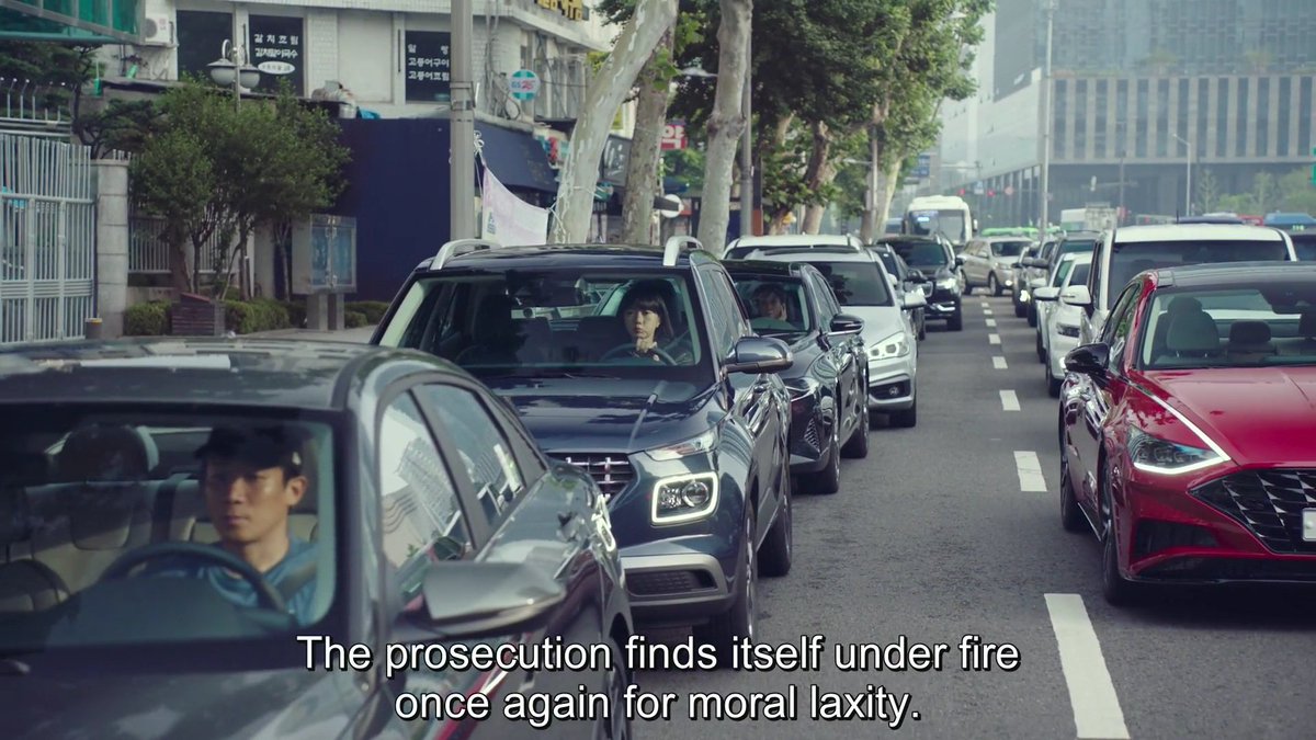 5. (Related to News No.1) The identity of the man who fled a DUI checkpoint last night is a deputy chief prosecutor at the High Prosecutors' Office. The prosecution finds itself under fire once again for moral laxity..