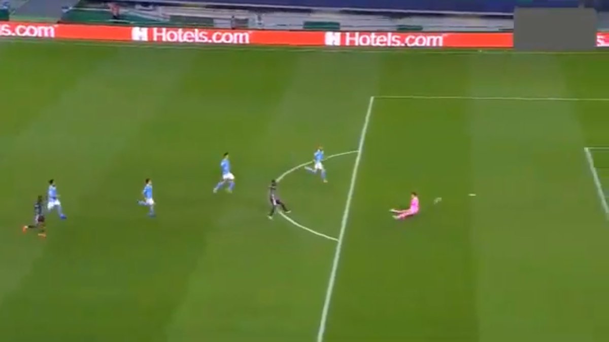 This goal is worse as not only is the shot from ~24yrds it is weak & central but again his poor positioning means the shot squirms under him & into the net.If  #Ederson had used the time it took  #Dembele to move in on goal to reposition himself there’s no way he concedes. #UCL  