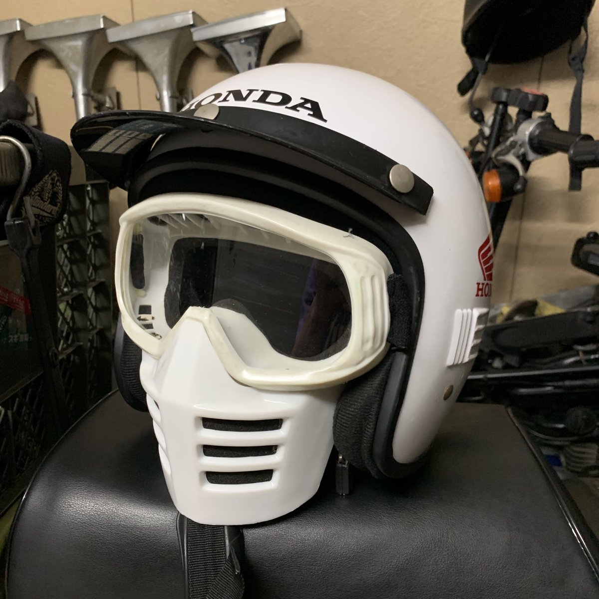 Motra Garage ヘルメット ツイート流行ってるの お気に入りのタイホンダ ヘルメット ホンダ タイ タイホンダ ヘルメット タイカブ Honda Helmet Thailand Thailandhonda Safety Safetythailand Supercubthailand T Co D68kamyvkv