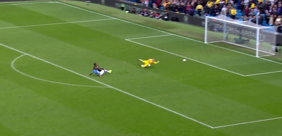 This isn’t a new mistake from  #Ederson either it’s crept into his game a lot over the last few years. The examples which spring to mind are in the 2 games vs  #Wolves where he again got himself in no mans land & gave himself no chance of making the save due to poor positioning.