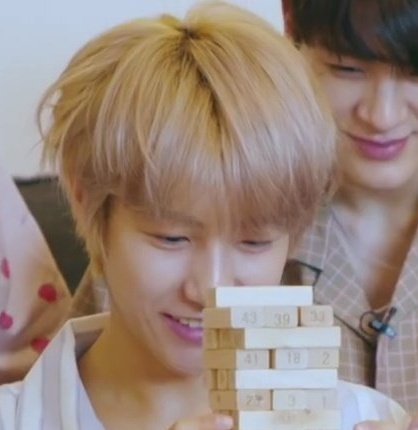 renjun with curly/fluffy hair - a thread ♡