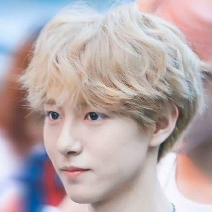 renjun with curly/fluffy hair - a thread ♡