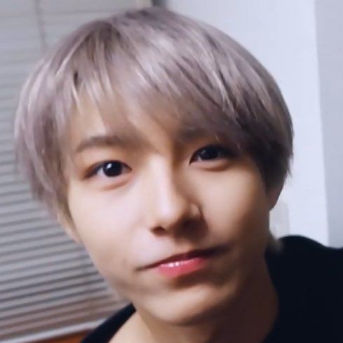 renjun with curly/fluffy hair - a thread ♡