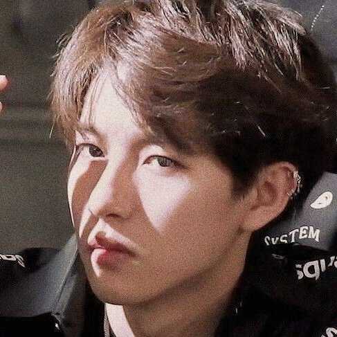 renjun with curly/fluffy hair - a thread ♡