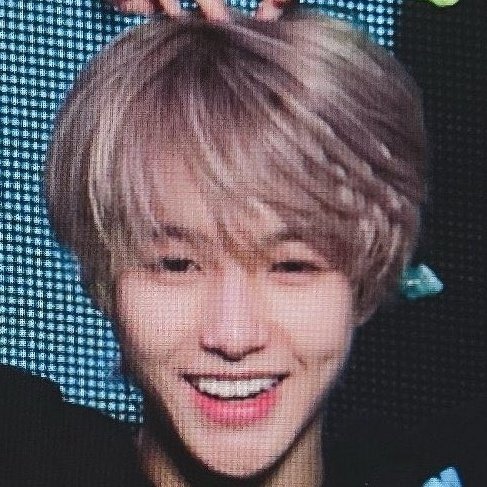 renjun with curly/fluffy hair - a thread ♡