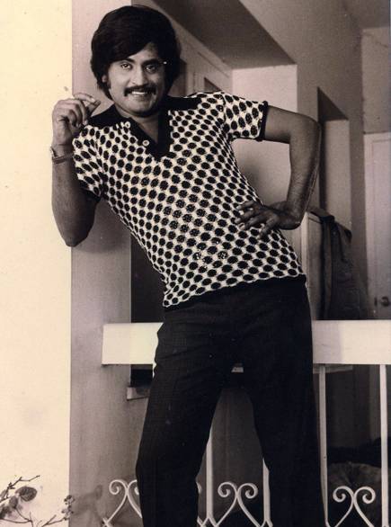 1975ல் தொடங்கி இன்று வரை ரஜினி படங்களை ஒரு சில வேற்று மொழி படங்கள் தவிர்த்து தியேட்டரில் தான் எங்கள் அப்பா பார்த்துள்ளார்.ஏனென்றால் அந்த காலகட்டத்தில் தொலைக்காட்சி பிரபலம் இல்லை, அவர்களின் பொழுதுபோக்கு சினிமா தான். #45YearsOfSuperstarRajini