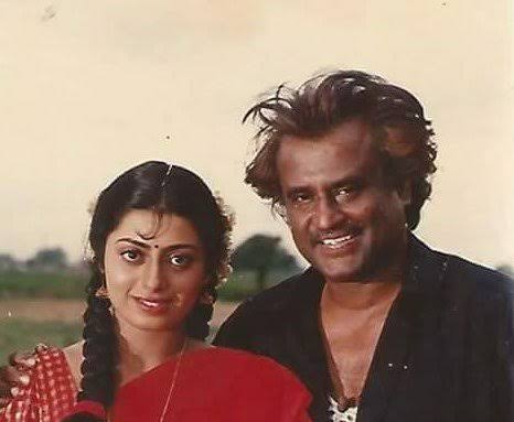 என் அம்மா,அவரின் மாமியார்,நாத்தனார் அனைவரும் பொங்கல் பண்டிகையின் போது பார்த்த படம் மன்னன்.அவர்கள்  @VettriTheatresல் extraசேரில் அமர்ந்து பார்த்தனர்.அந்த அளவுக்கு கூட்டம்.அம்மாவும் அப்பாவும் வள்ளி, அண்ணாமலை,வீரா படங்களை பாட்டிக்கு தெரியாமல் பார்த்தனர் #45YearsOfSuperstarRajini