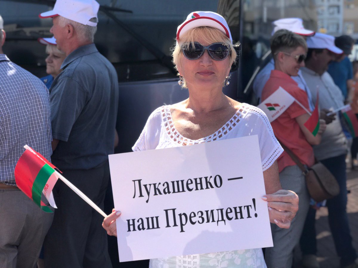 Miles de personas se manifiestan en Minsk en apoyo del presidente Lukashenko. Lemas: ¡No a un Maidán en Bielorrusia! ¡Lukashenko es el presidente! ¡Fuera la OTAN y fuera la UE!