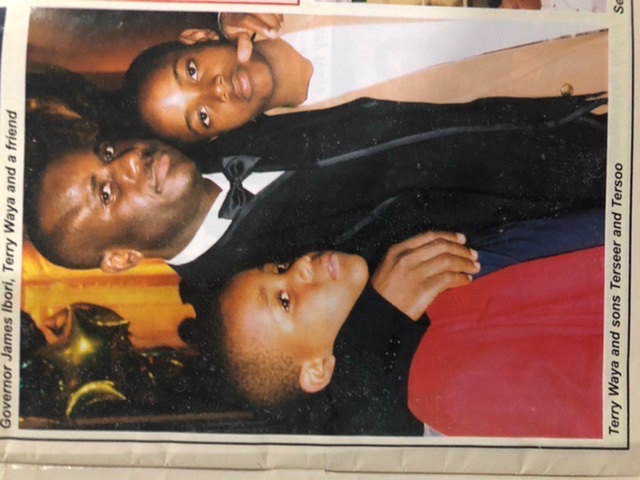 itsOseiza's tweet photo. Found an old @DeleMomodu #OvationMagazine and guess who I saw 😂 #BBKiddwaya (on the left). Looking handsome since he was a kid tho 😀 #BBNaija #bbnaijalockdown2020 #BBNaijaLocdown #BBNaijia #kiddrica #ericabbnaija #kiddwaya https://t.co/cdVAXWDmUK