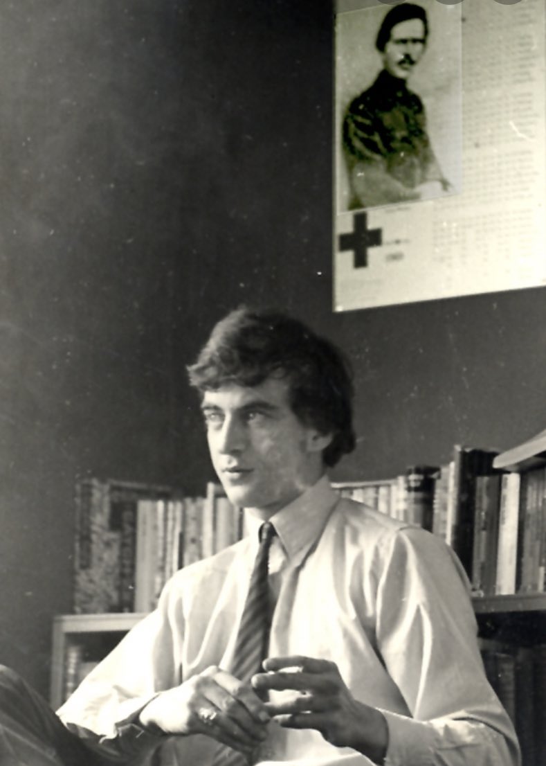 Ha fallecido Stuart Christie, el anarquista escocés que intentó matar a Franco. Miembro de la #AngryBrigade y refundador de la Cruz Negra Anarquista.
Que la tierra le sea leve