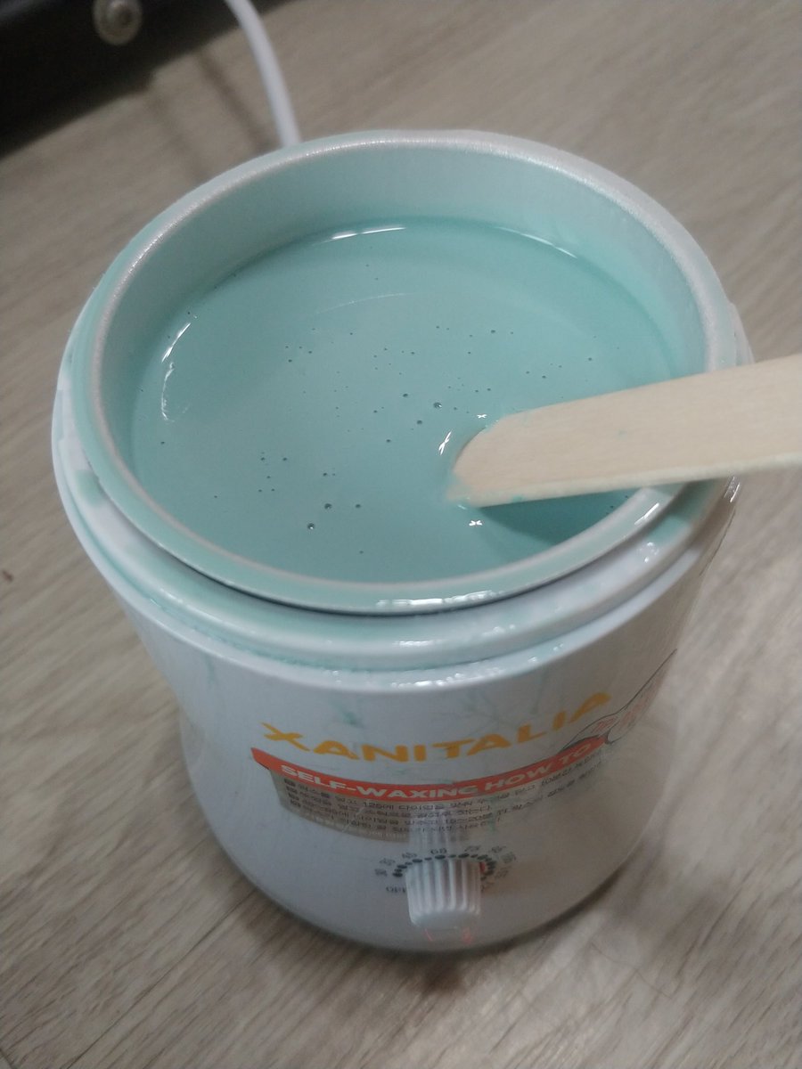 뮤니샵

잘 발라서 쫙 뜯으면 기분이 개좋음
뮤니뮤니샵이라고 1주일에 한 번씩 오픈해서 꼬미 털 뜯기
겨드랑이 가슴 배 다리 팔 꾜츄까지