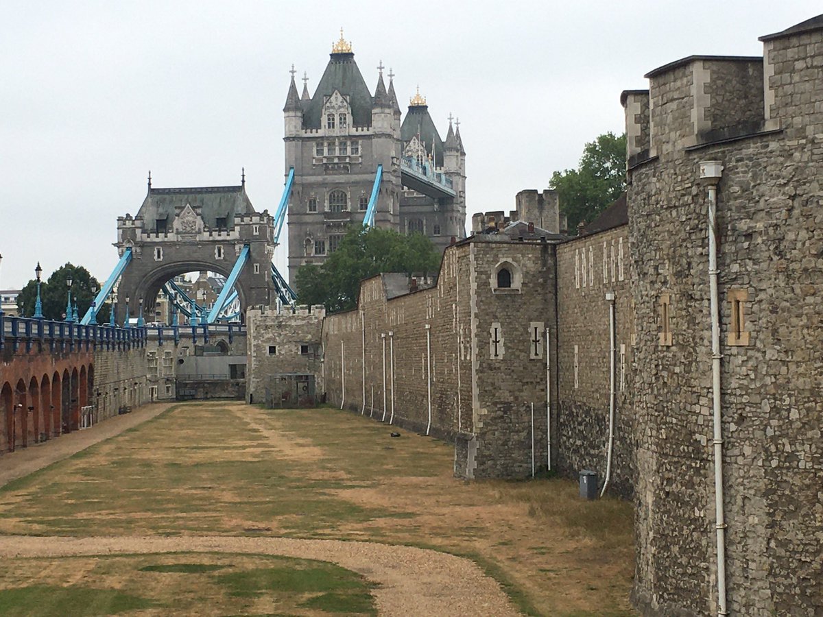 ScenicExcursion's tweet image. London’s weather will not stop you from enjoying some of the worlds most iconic land marks #towerbridge #ThetowerofLondon #tourguides #londoncitytour #tourism #london #Thecrownjewels #siteseeing