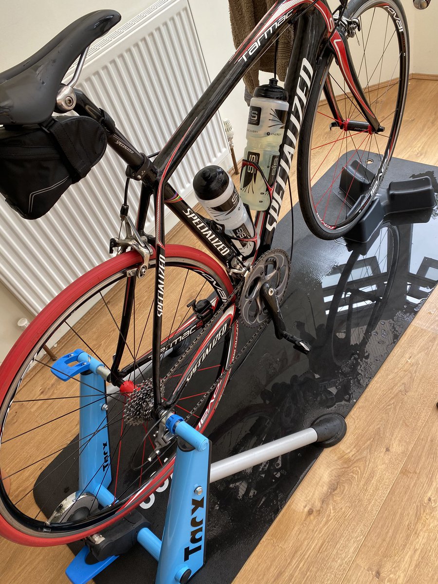 HelenaPhysio's tweet photo. Falling behind pace 😫23miles 1st hour, 22.6miles 2nd hour and only 21miles third hour #hurting had to get off to stretch and refill bottles. So sweaty!!! #AHPsActive #prudential100 #itsnowmentalstrength 🤔🙏 https://t.co/bJW1JVZ53X