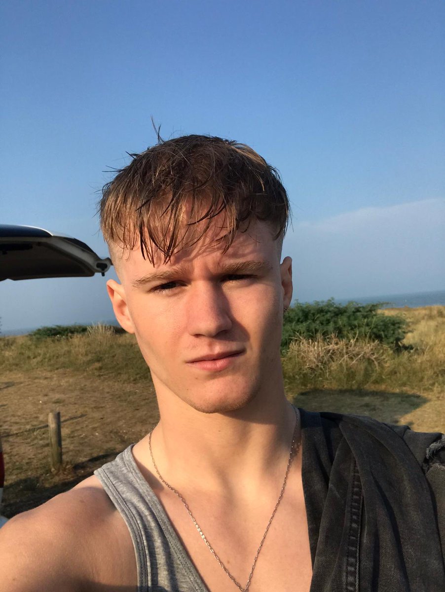 ambitionhunter's tweet photo. Super proud dad time...my lads off to University. First Russell in our family ever to go. #fuellingambition https://t.co/ye4y8DzWOQ
