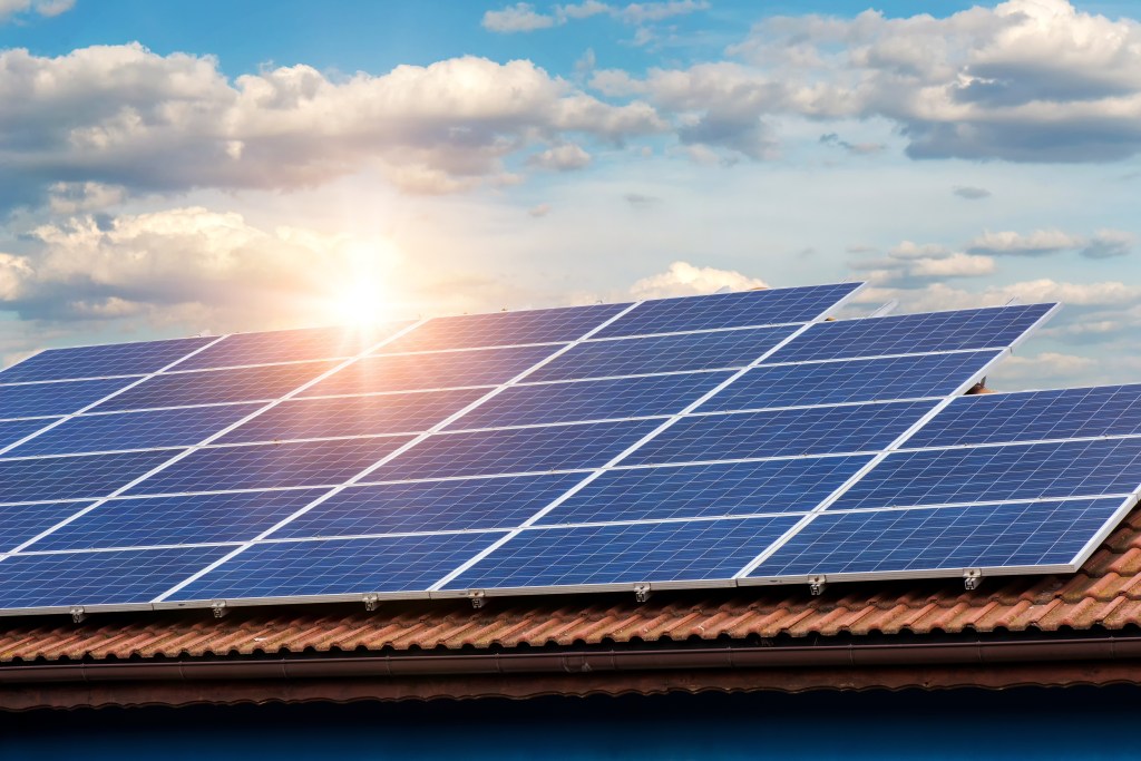 ReadyNutrition's tweet photo. Check out this primer on which batteries to choose for use with solar storage.

#ReadyNutrition #SolarPower #Preparedness https://t.co/CG96ZYSt0u https://t.co/1qRxrO76XQ