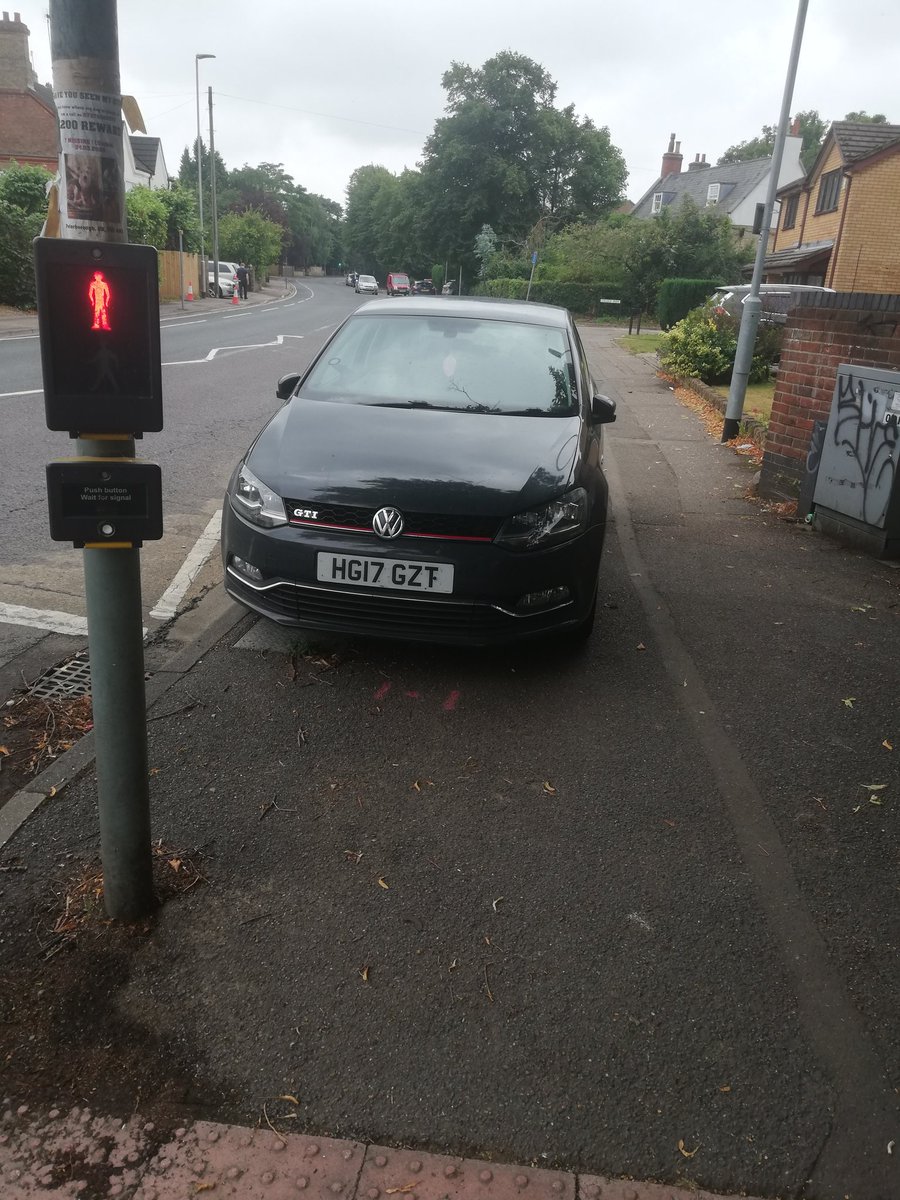 david_harman_uk's tweet image. #Eastfield_Road college entrance stupid driver  @PboroCops @PeterboroughCC @peterboroughtel @DrivingPoor