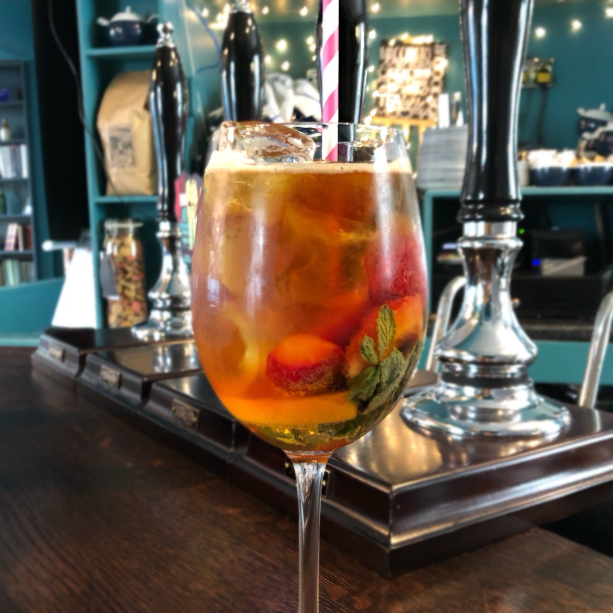 We’re faking the #SummerVibes today with our delicious <a href="/PimmsGB/">Pimm's</a> and lemonade 🥒🍓🍊🌱
