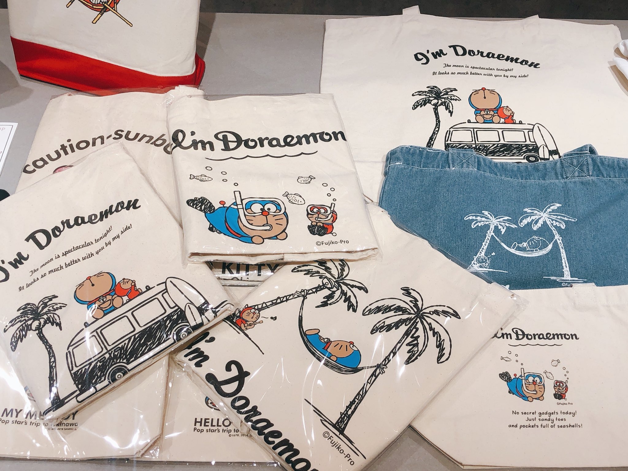 تويتر Dj Tiara على تويتر 沖縄で遊びすぎて日焼けした有名キャラクターtシャツ 沖縄でしか買えないから 沖縄土産にgood Okinawapop行くと可愛いすぎて ついついたくさん買っちゃう Okinawapop 国際通りの近くの市場にあるよ T Co