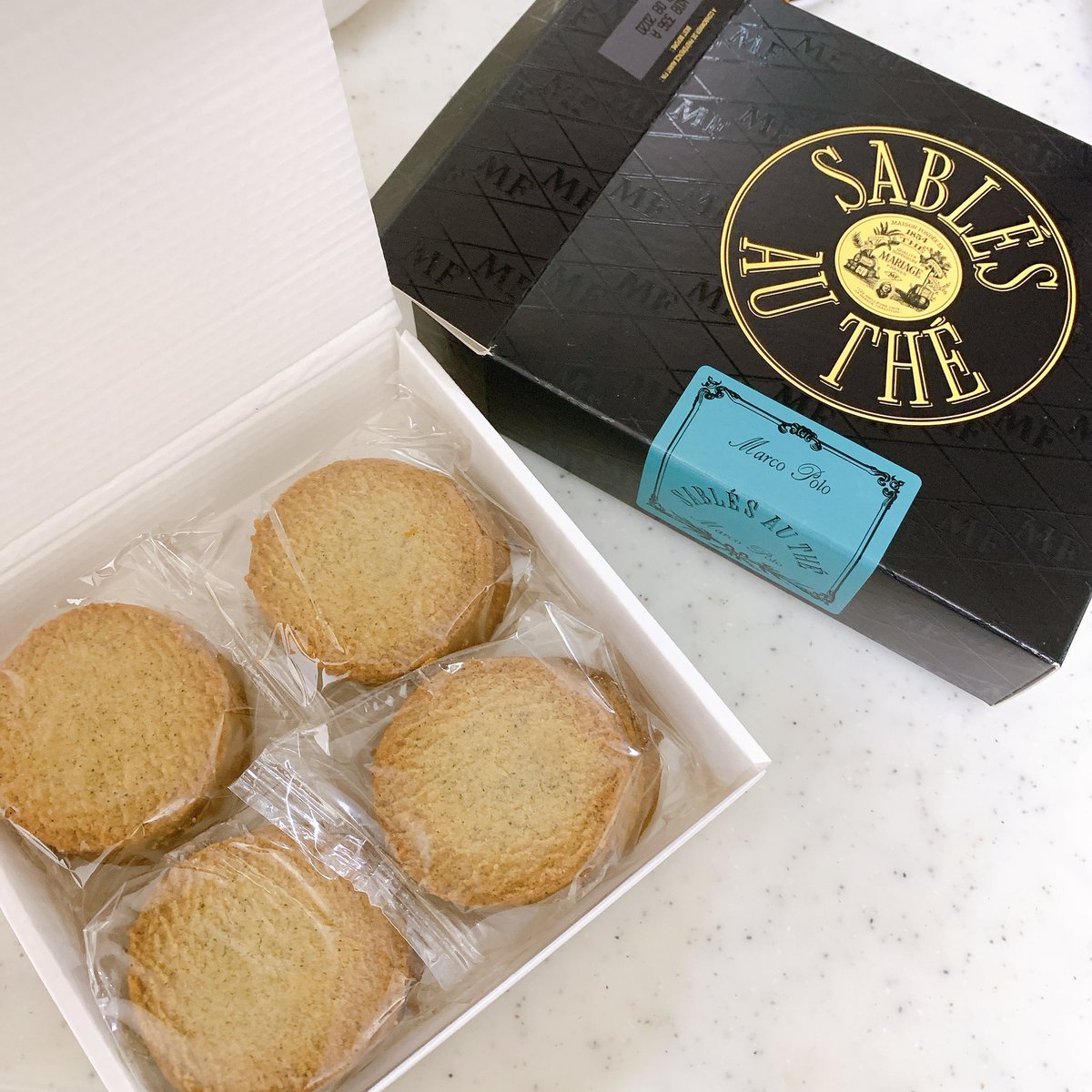 柔肌 マリアージュフレールにクッキーがあるの知らなかった 紅茶のサブレ マルコポーロ みんな大好きマルコポーロ 美味しいだろうなと思ってたけど想像以上に美味しかったよ 香り高い紅茶に濃厚なバターがふわぁ っと広がってザックザク 柔肌 マリアージュフレールにクッキーがあるの知らなかった 紅茶のサブレ マルコポーロ みんな大好きマルコポーロ 美味しいだろうなと思ってたけど想像以上に美味しかったよ 香り高い紅茶に濃厚なバターがふわぁ っと広がってザックザク